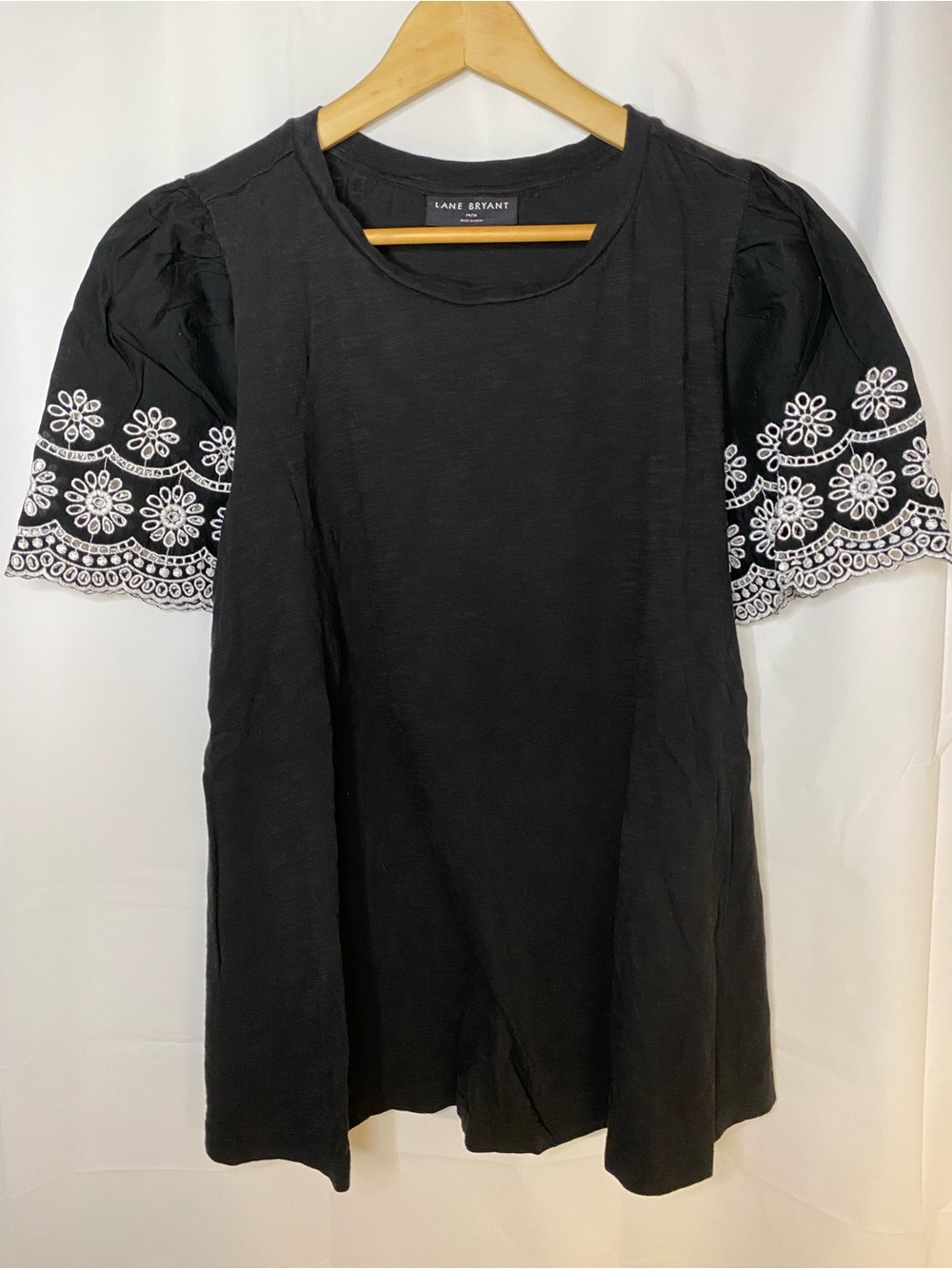 Lane Bryant short sleeve T shirt puff sleeve with crochet detail size 14/16